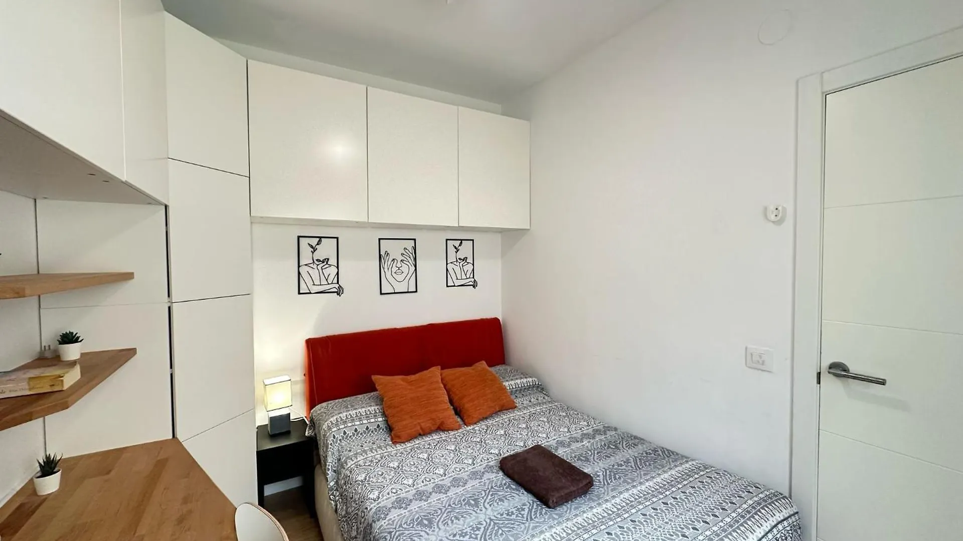 Bed and Breakfast Alojamiento Parrales Βαρκελώνη Ισπανία