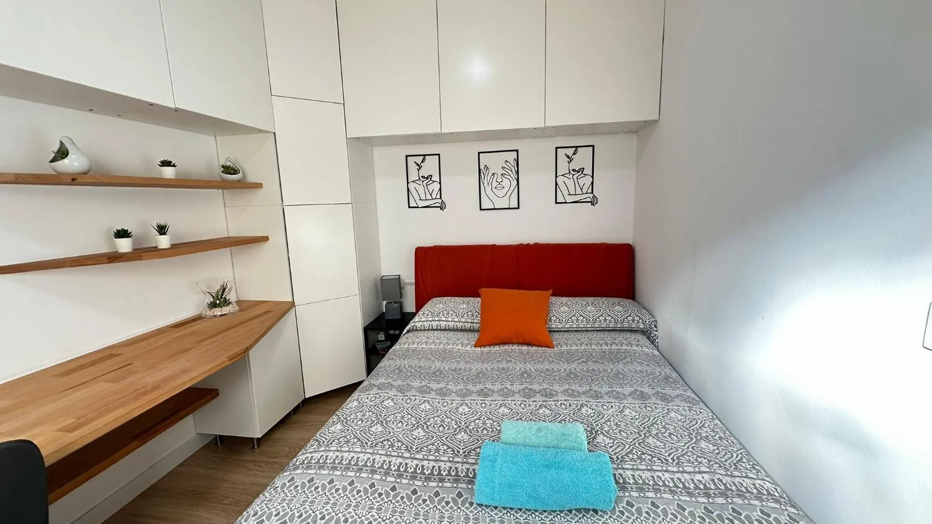 Alojamiento Parrales Barcelona Bed & Breakfast