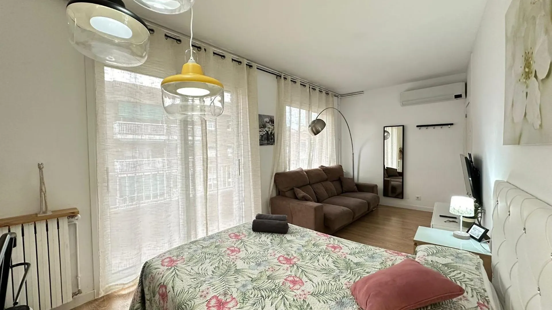 Bed & Breakfast Alojamiento Parrales Barcelona Spain