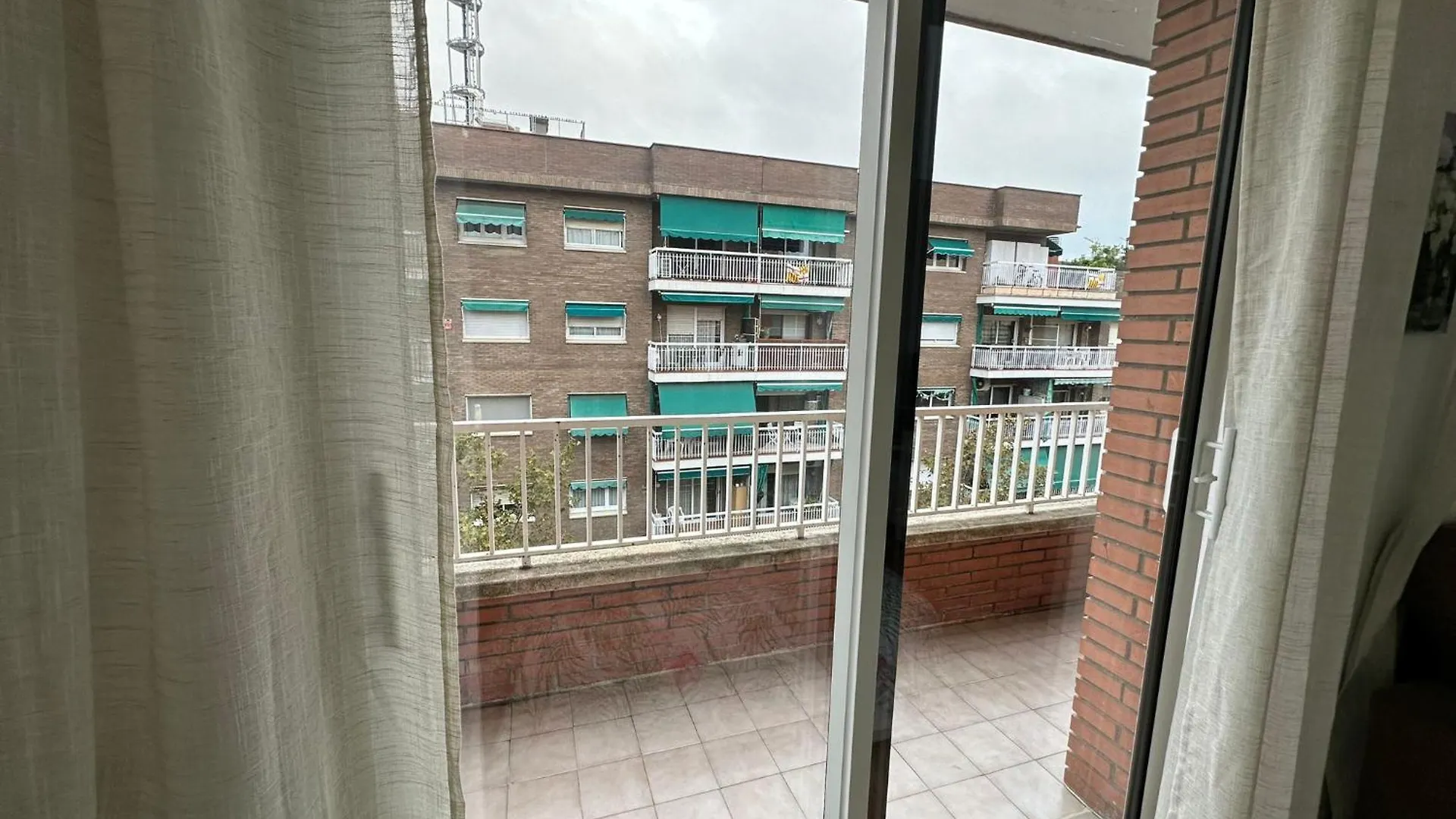 Alojamiento Parrales Barcelona Bed & Breakfast